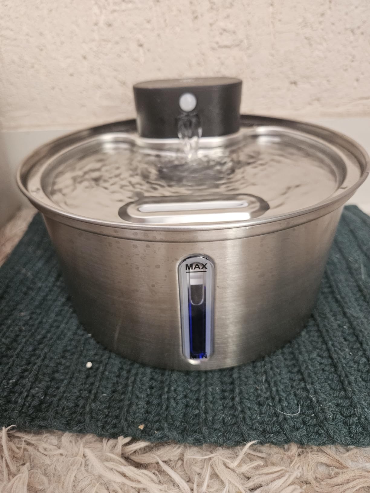 Foto enviada por cliente da fonte de água em uso